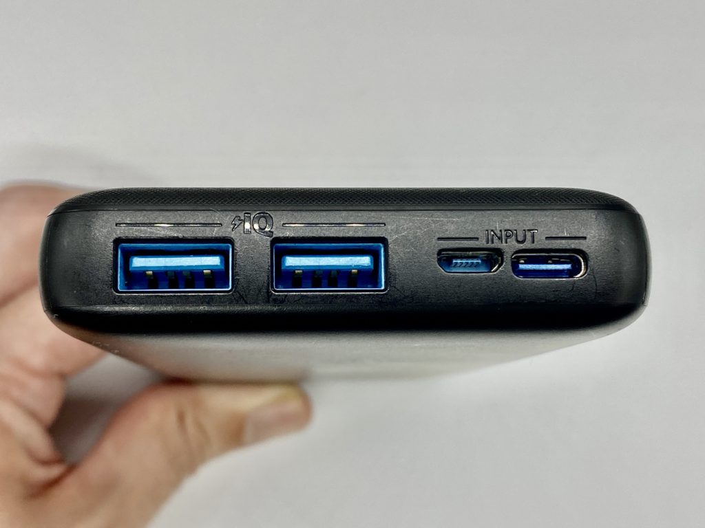 Anker PowerCore Essential 20000USBポート