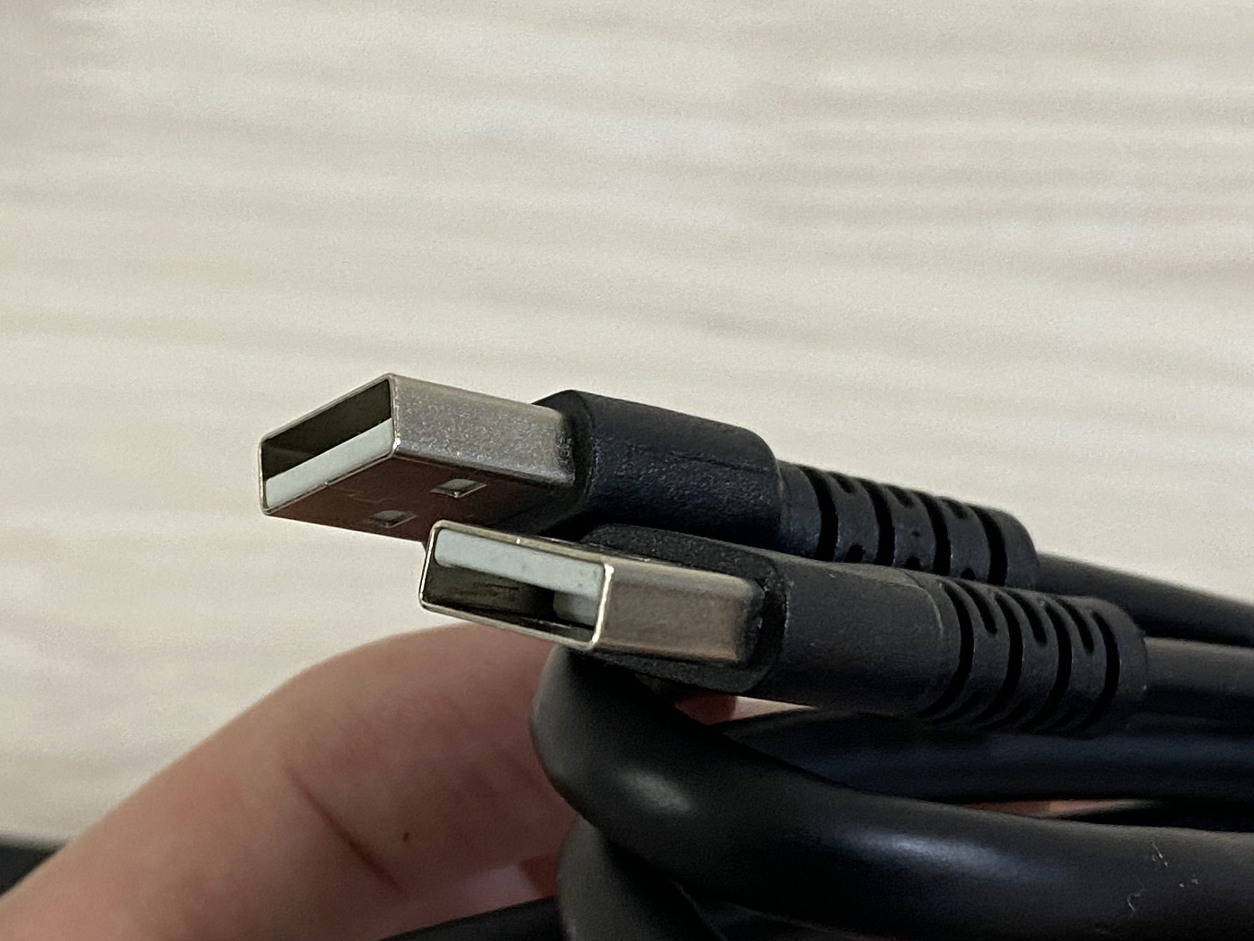 ApexProTKL USB-Aケーブルは2本