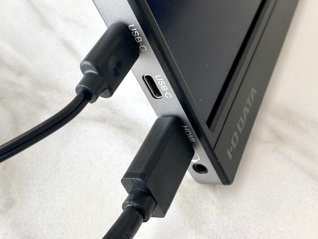 モバイルモニターのmini HDMIポートに接続