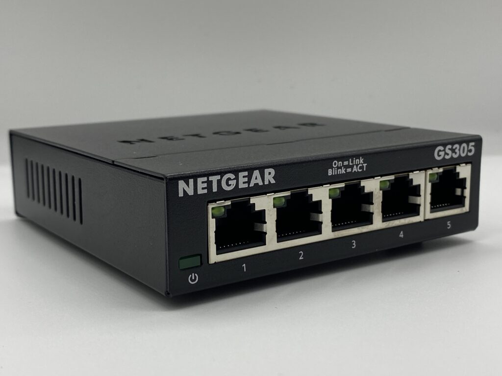 NETGEAR スイッチングハブ GS305
