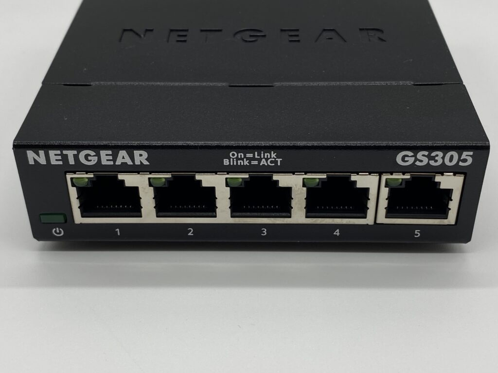 NETGEAR スイッチングハブ GS305 ポート